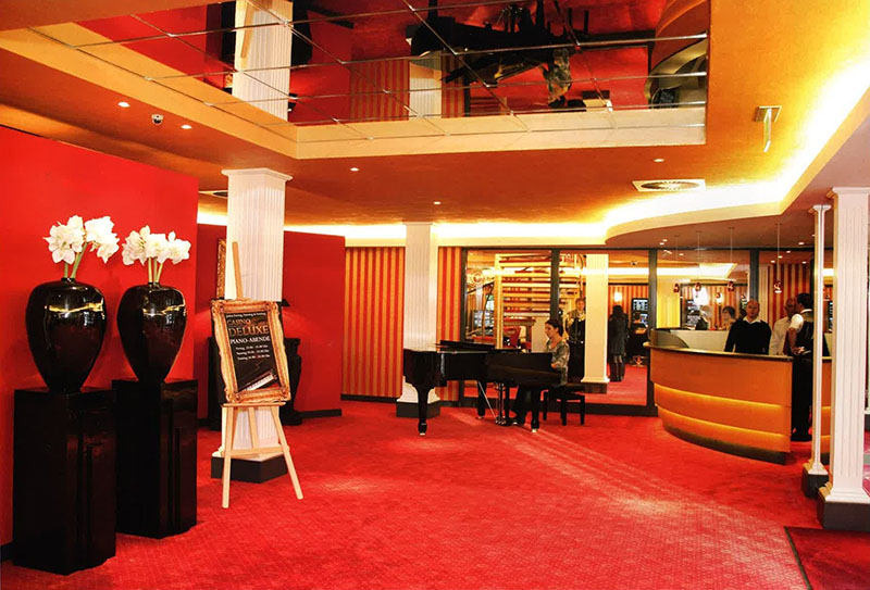 Casino Deluxe